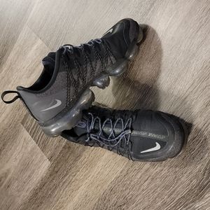 - Nike run utity vapor max Black